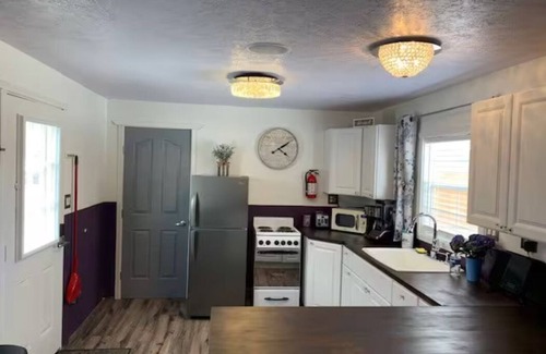 Hurricane Cabin | Rhinestone Cowboy