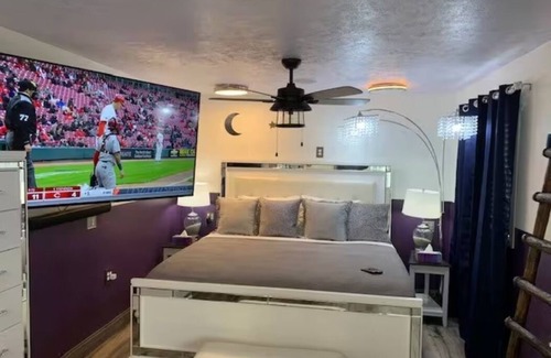 Hurricane Cabin | Rhinestone Cowboy