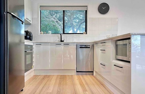 Rhyll House | Rhyll - Home With a View