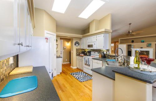 Lake Havasu City House | Rhythms of Tom Tom Sparkling Pool