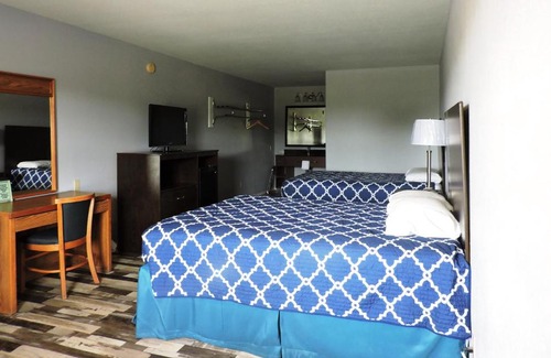 Crystal City Hotel | Riata Inn - Crystal City