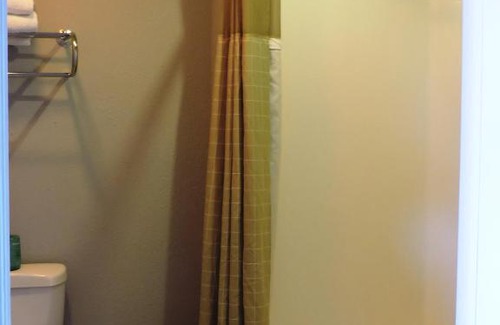 Crystal City Hotel | Riata Inn - Crystal City