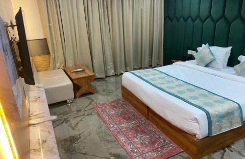 Taj Ganj Hotel | Rich Grand Hotel