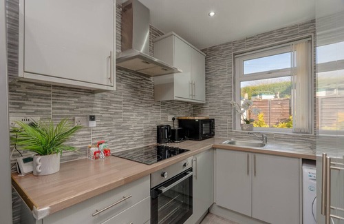 Darwen House | Richmond Terrace |Cosy and Modern Stay