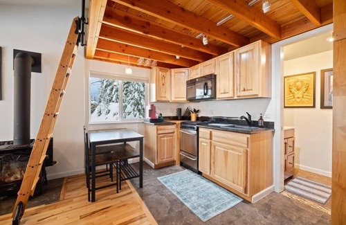 Sandpoint Condo | Ride to Schweitzer Chairlifts & Trails - Perfect Summer Getaway