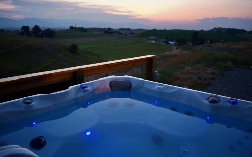Eureka House | Ridgeline Retreat - beautiful getaway with views