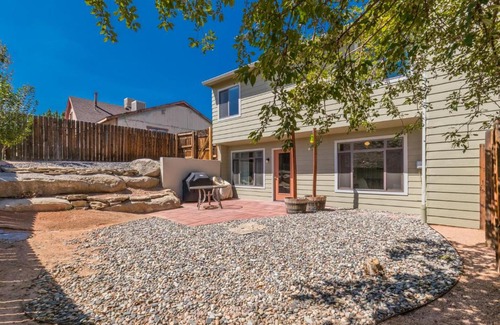 The Ridges Apartment | Ridges Retreat - Cozy home with Patio & Garage, Free Wifi & Pets Welcome