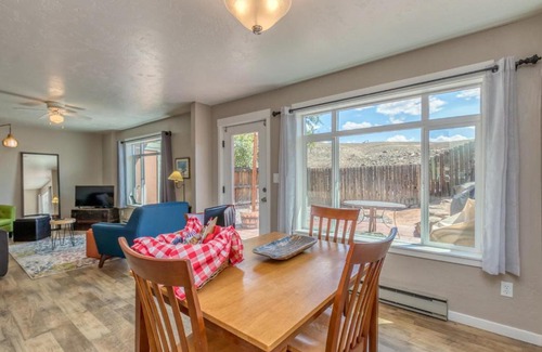 The Ridges Apartment | Ridges Retreat - Cozy home with Patio & Garage, Free Wifi & Pets Welcome