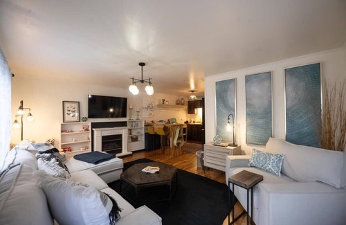 Eureka Springs Historic District Apartment | Ridgeway Bed & Brksfst Suite, Full Kitchen, Slps 4