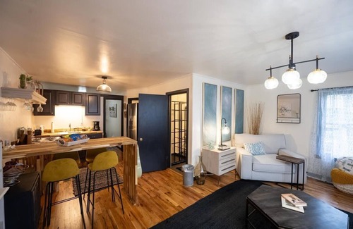 Eureka Springs Historic District Apartment | Ridgeway Bed & Brksfst Suite, Full Kitchen, Slps 4