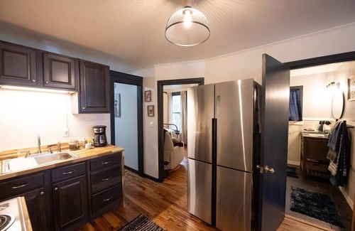 Eureka Springs Historic District Apartment | Ridgeway Bed & Brksfst Suite, Full Kitchen, Slps 4