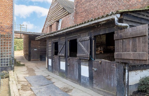 Velm House | Riding School Farm Stay