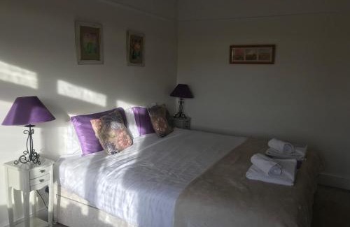 Glastonbury Bed & Breakfast | Rie's Retreat - The Amethyst Room