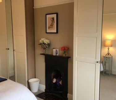 Glastonbury Bed & Breakfast | Rie's Retreat - The Amethyst Room