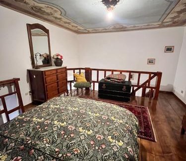 Settignano Apartment | Rifugio Rustico con Vista sulle Colline Toscane