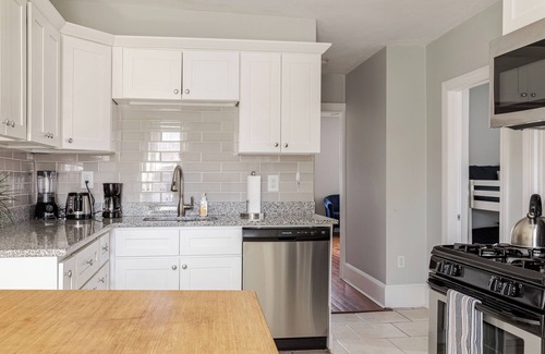 Columbus Park - Andrew Square Condo | Right Near Convention Center and Train Station