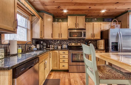 Gatlinburg - Pigeon Forge Cabin | Right on the Little Pigeon River! Listen to the sounds of nature!