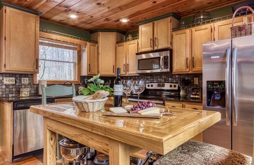 Gatlinburg - Pigeon Forge Cabin | Right on the Little Pigeon River! Listen to the sounds of nature!