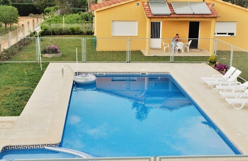 Goian House | Right pool house