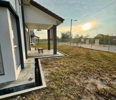 Bota Apartment | Rimbayu 81