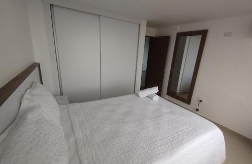 Riohacha Apartment | Riohacha III apartamento comodo y seguro perfectos para trabajar o vacacionar con balcón FRENTE AL MALECON