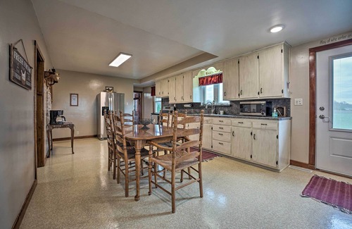 Goshen House | 'Rise and Shine Farm' in Goshen w/BBQ & Fire Pit!