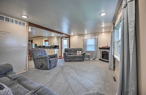 Goshen House | 'Rise and Shine Farm' in Goshen w/BBQ & Fire Pit!