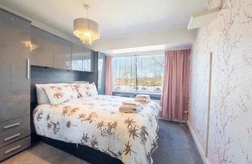 Basildon House | Rise Park Cozy House - Basildon