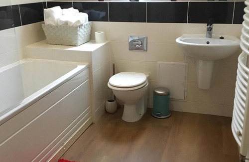Oxford Apartment | Risinghurst Oxford, An ENTIRE stylish 2bed + TV&WiFi