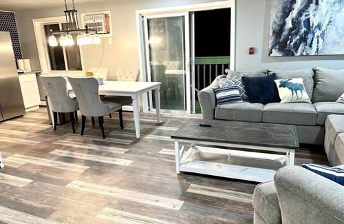 Appleton Apartment | Ritchie’s Woodmere Estates: Blue Moose
