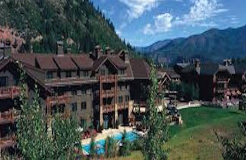 Aspen Condo | Ritz Carlton Aspen: [2bd/2.5ba]