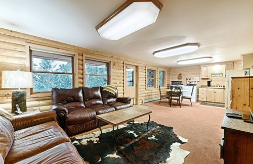 Estes Park Cabin | Rivendell Log Cabin - walk into RMNP! Continental Divide Views! Large Hot Tub!