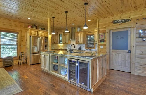 Ellijay Cabin | River Bend Lodge overlooking Coosawattee River