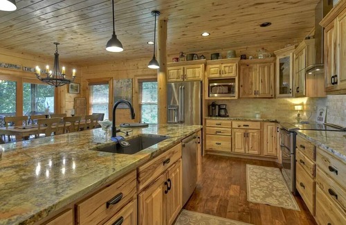 Ellijay Cabin | River Bend Lodge overlooking Coosawattee River