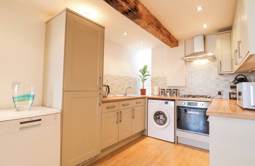 Langold Cottage | RIVER COTTAGE, pet friendly, with open fire in Castle Donington