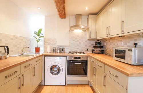 Langold Cottage | RIVER COTTAGE, pet friendly, with open fire in Castle Donington