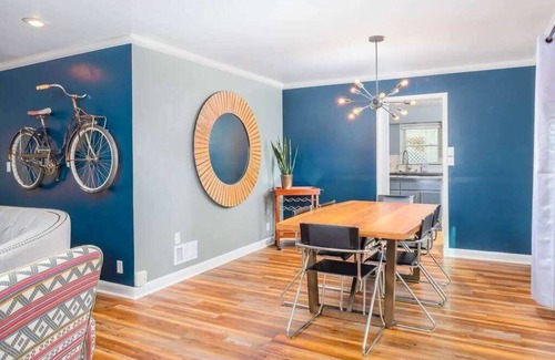 Appleton House | River Drive Retreat: Family Fun & Relaxation