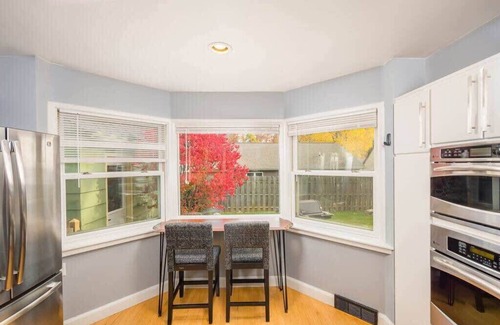 Appleton House | River Drive Retreat: Family Fun & Relaxation