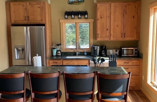 Mayfield Cottage | River Falls Cottage 2BR with loft Waterfront cottage with Hot tub Traverse City