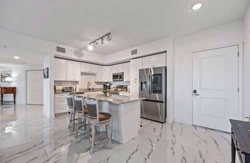 Merritt Island Condo | River Fly-In: 3BR Luxury Condo w/Resort Amenities