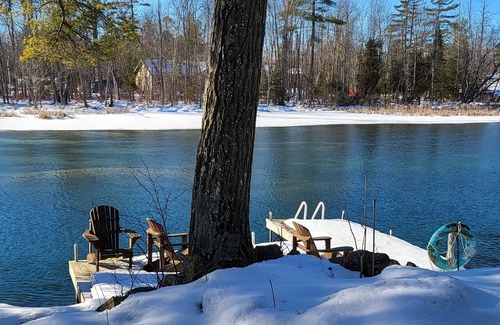 Washago House | River Front Cottage Washago, gateway to Muskoka 3BRs, 2.5 Baths. Easy Access
