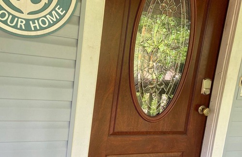 Weeki Wachee Gardens House | River-front house 6-kayaks manatees bikes fire pit fishing HUGE yard/parking