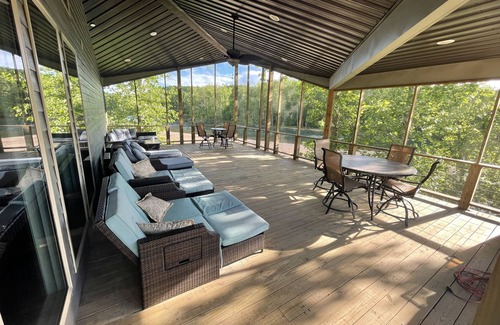 Van Buren House | RIVER FRONT HOUSE