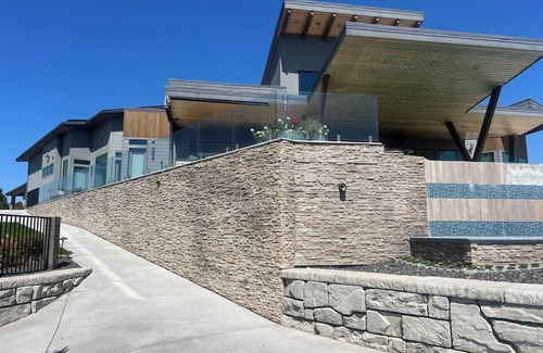 Tri-Cities House | River Front Property with Boat Dock, basketball court BBQ and View