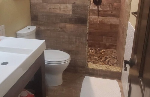 Brazoria House | River front retreat with open green space