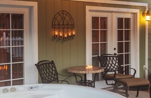 Leavenworth Apartment | RIVER FRONT STUDIO 1 1/2 Bath- 2 Mi from Town Sleeps 2-4