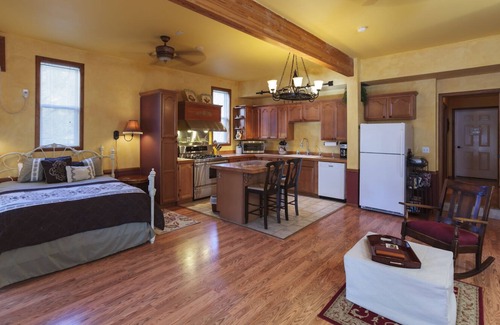 Leavenworth Apartment | RIVER FRONT STUDIO 1 1/2 Bath- 2 Mi from Town Sleeps 2-4