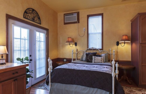 Leavenworth Apartment | RIVER FRONT STUDIO 1 1/2 Bath- 2 Mi from Town Sleeps 2-4
