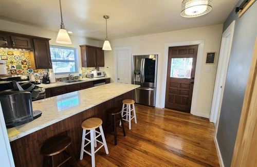 Hunt Cottage | River Front-Waterfalls-Outdoor Fireplace-WiFi