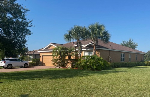 River Hall House | River Hall Country Club All Inclusive 4-Bedroom Home w/Pool and Lake View
